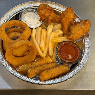 Appiterzer Sampler (wings,Onion rings,Mozz stiks,FF)